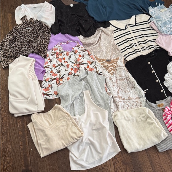 21 Top Bundle! M/L! Closet Cleanout! - Picture 2 of 5